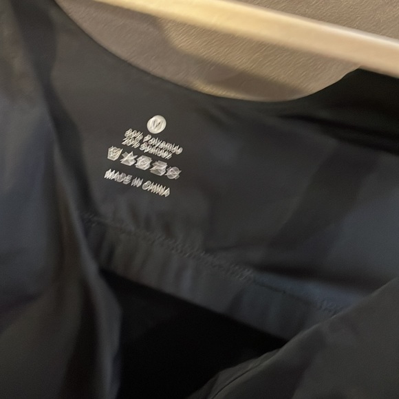 Black crop top with built in bra - Picture 3 of 4